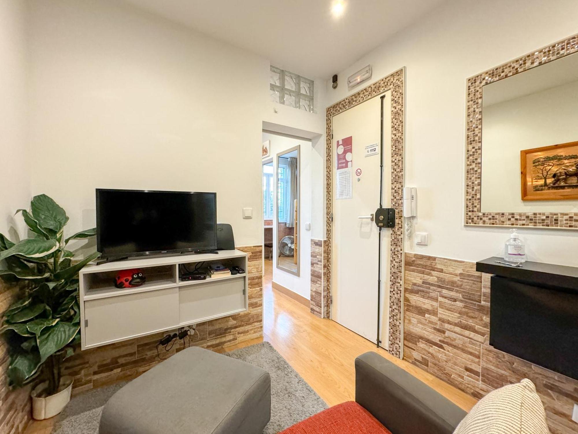 Quiet And Cozy, Easy Access To Lisbon Highlights #1880 Apartman Kültér fotó